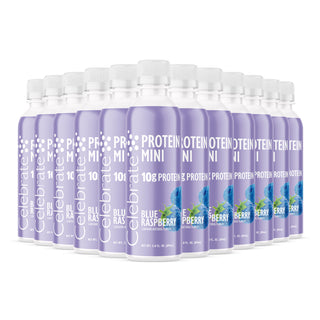 Vários recipientes de sabor Mini Blue Raspberry de Proteína sobre um fundo branco